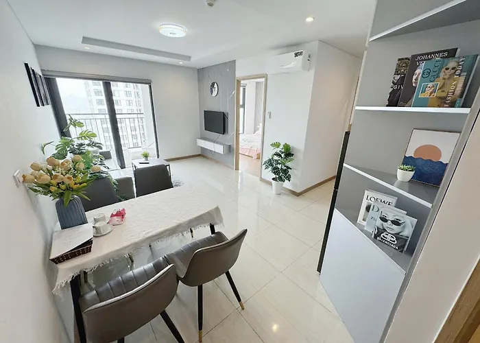 Five Bedrooms And Comfortable Cozy