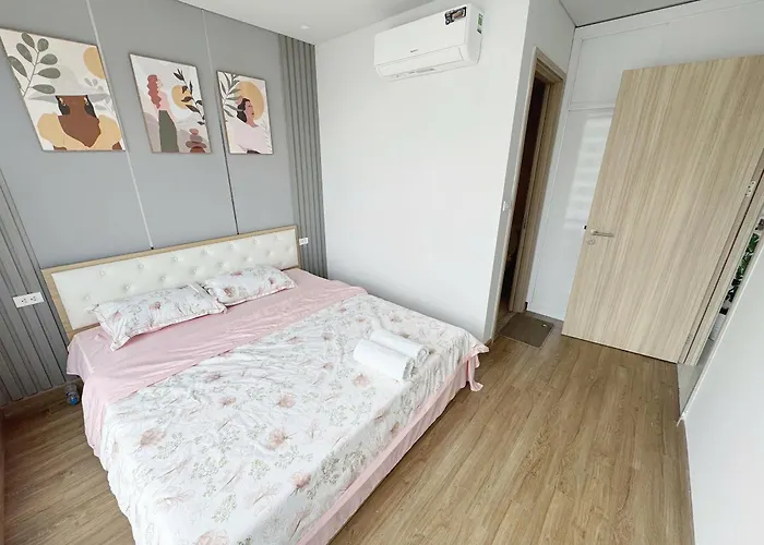 Five Bedrooms And Comfortable Cozy